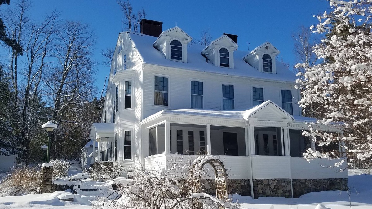 Chocorua House | White Mountain Winter Wonderland. 15 minutes to King Pine! Beautiful home.