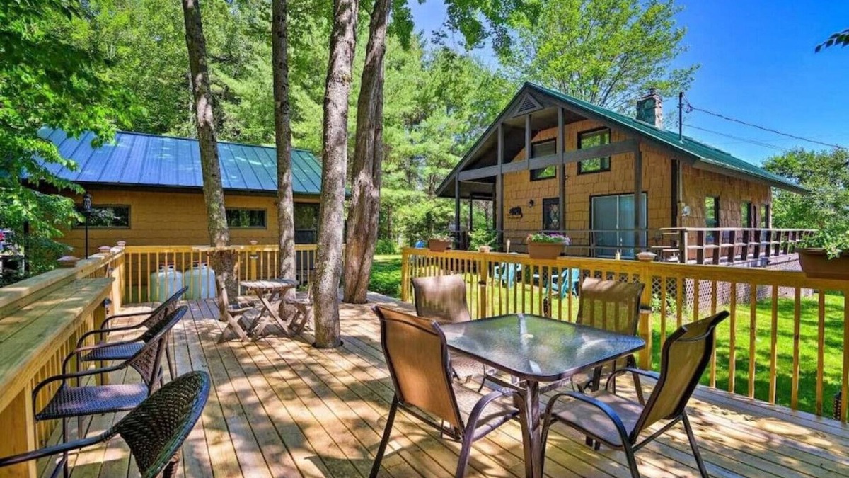Woodsville House | White Mountains Cottage w/Mountain & Lake Views!