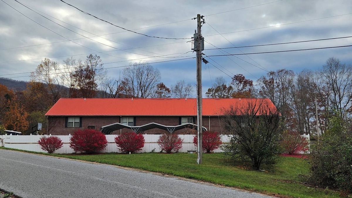 Green Valley Apartment | White Oak Lodge Guest House- Suite A
