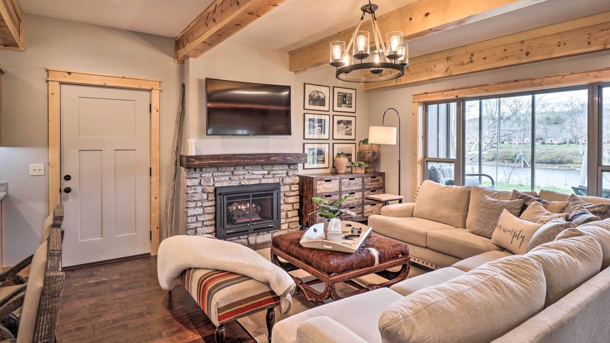 Flippin House | White River House for fishing w/Private River Access and Boat Launch!