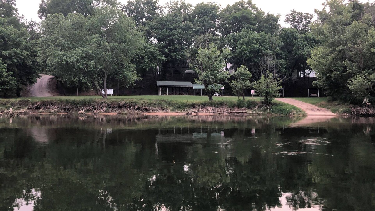 Flippin House | White River trout fishing/reunion getaway in Flippin AR w/boat ramp & game room