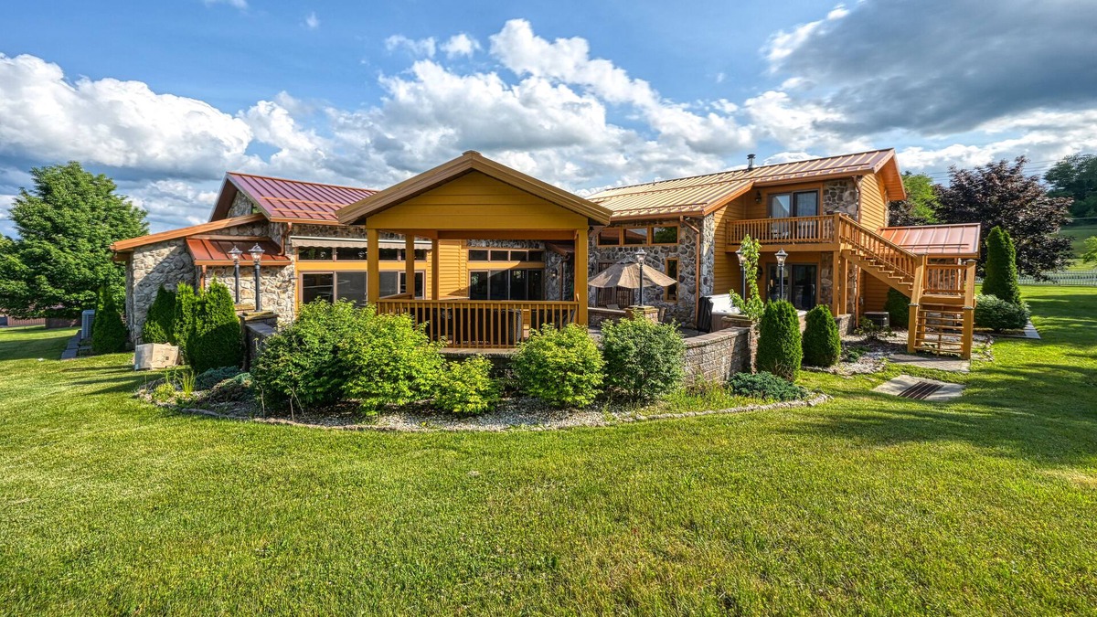 Friendsville House | White Rock Casa | House in Friendsville with private indoor pool, hot tub, gym