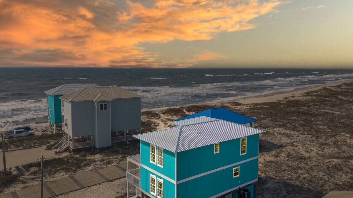 Saint Elmo House | White Sand Beachfront Paradise