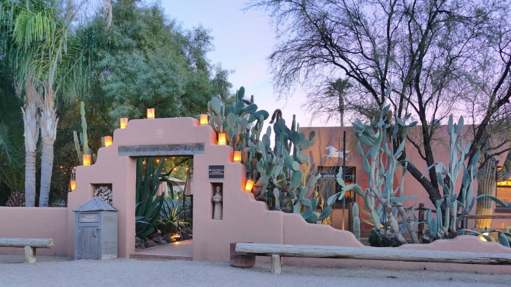 Picture Rocks Bed & Breakfast | White Stallion Ranch