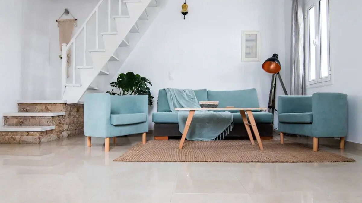 Kamari Villa | White Wave Villa, 3min walk from beachnn