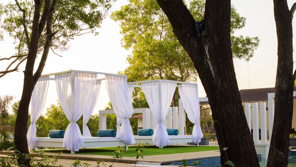 Morjim Hotel | White woods Resort & Spa