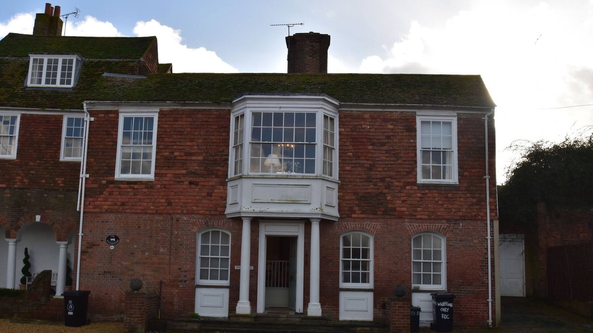 Rye House | Whitefriars is a family & dog friendly holiday home, sleeping 8 guests in Rye