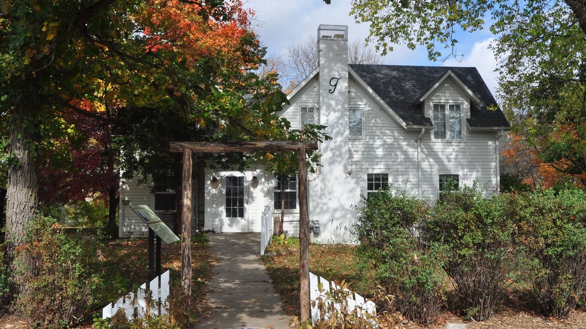 Coon Rapids Apartment | Whiterock Conservancy
