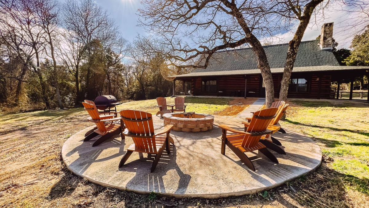 Athens Cabin | WhiteTail Lodge @ Cedar Cove Ranch, 700 acres w 25 acres private lake