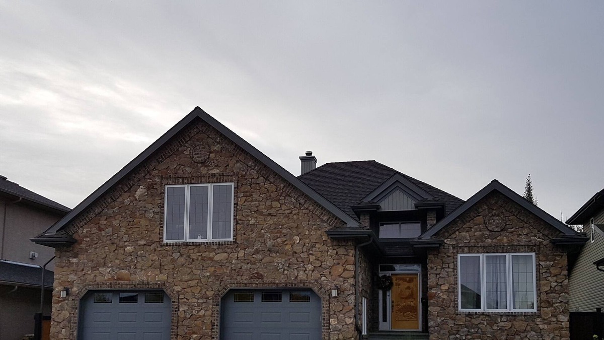 Spruce Grove House | Whitetail Manor-1600 sq ft 2 bdrm basement suite