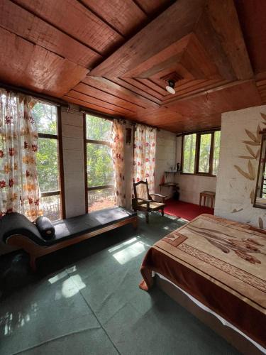 Kunchithanny House | Whitetea Estatehouse Tree House