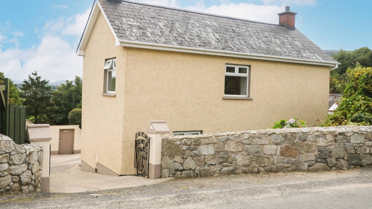 Newry Cottage | WHITETHORN HOUSE, family friendly in Newry, Northern Ireland