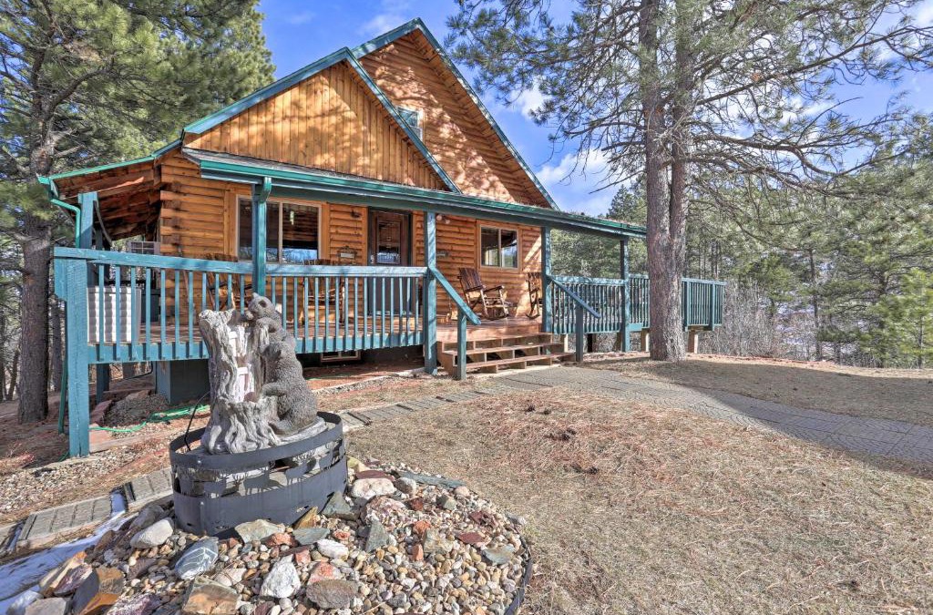 Deadwood House | Whitewood Cabin Deck, Gas Grill and Hot Tub!