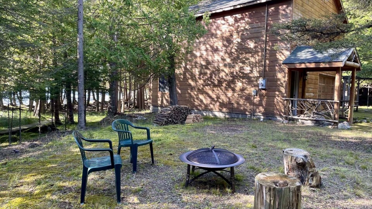 Drummond Apartment | Whitney Bay Getaway Bunkhouse on Drummond Island