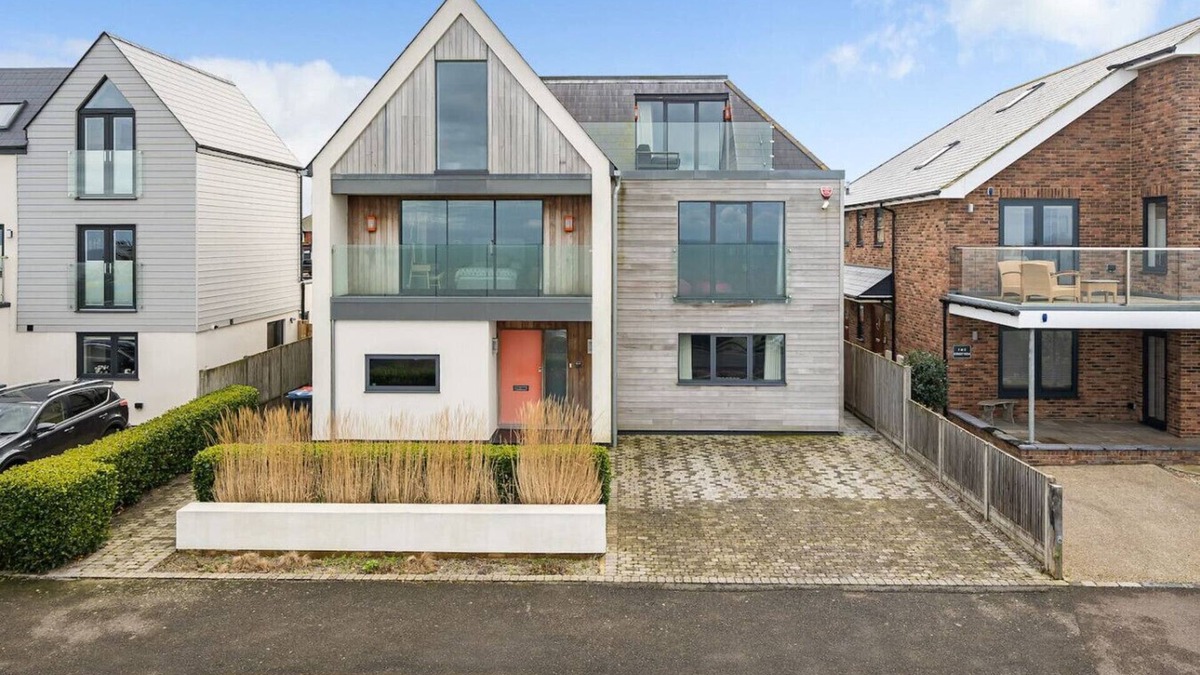 Tankerton House | Whitstable | 4 bd | Pool | Games Room | Cinema