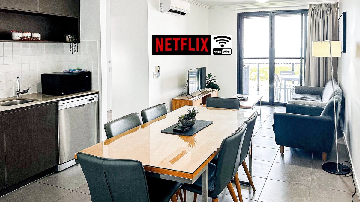 East Mackay Apartment | WhitsunStays - The Regal 2br/2bth, central