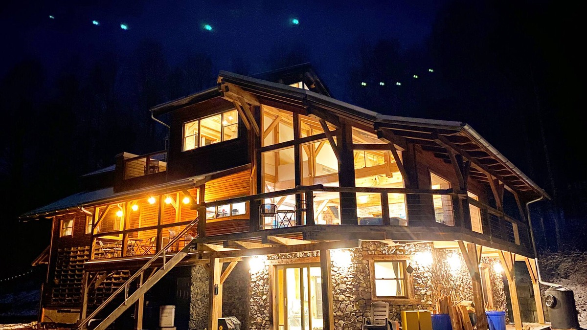 Summersville Ski Chalet | Whole House rental 8 beds, 11 people