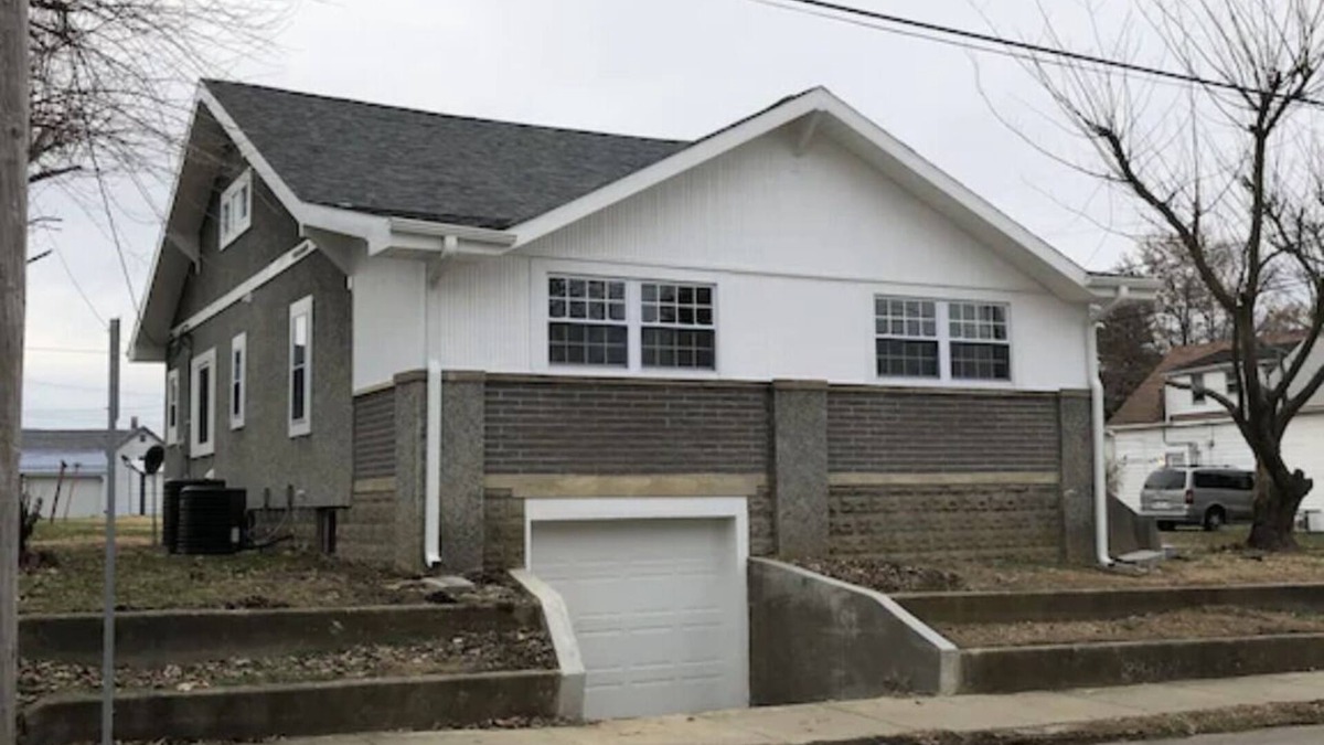 Washington House | Whole house w/full basement 3 bdrms 2.5 baths 5 recliners + air mattress space