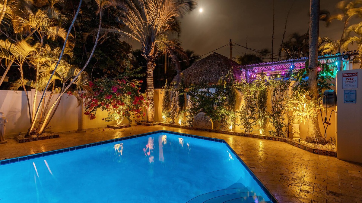 Boynton Beach House | Whole Luxury Pool & Spa with Amazing Features & Stunning Backyard
