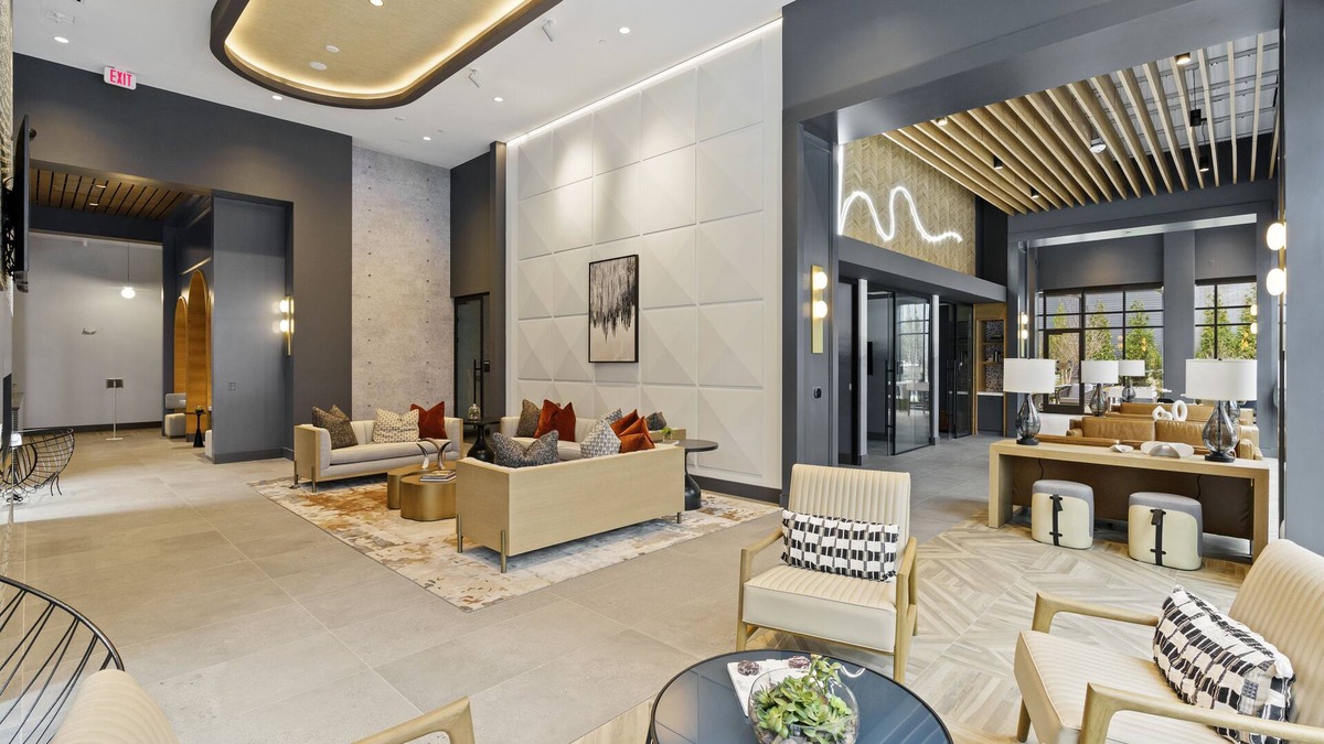 Town Center Apartment | WhyHotel by Placemakr Columbia