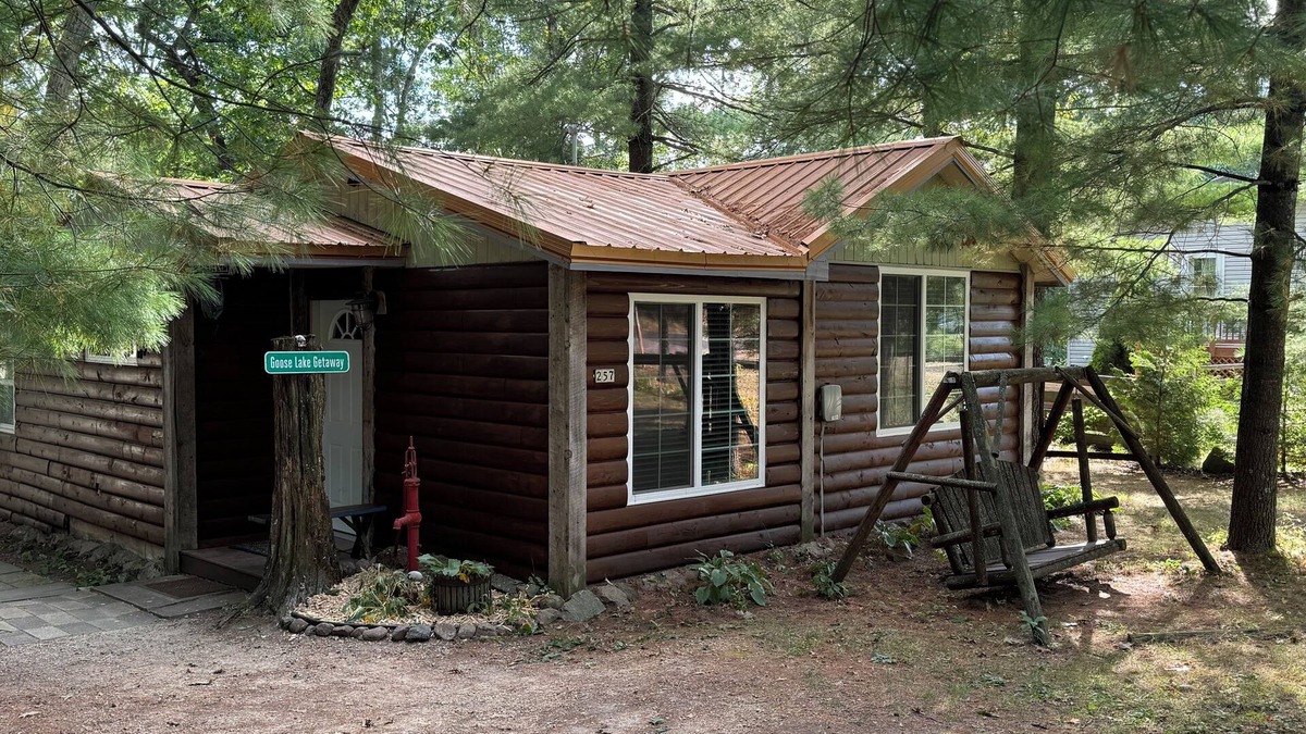Oxford Cabin | WI Dells- full Rec lake,swim,boat,ski,UTV,fish,BBQ,sauna,fire pit,hiking,kayak