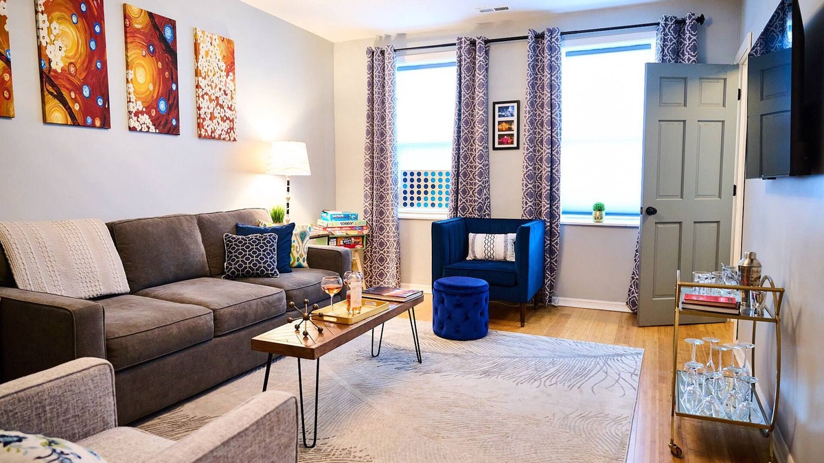Noble Square Apartment | Wicker Park 2Bdrm Near Downtown & Salt Shed Fall Special 99.00 Sept 29th-Oct 3rd