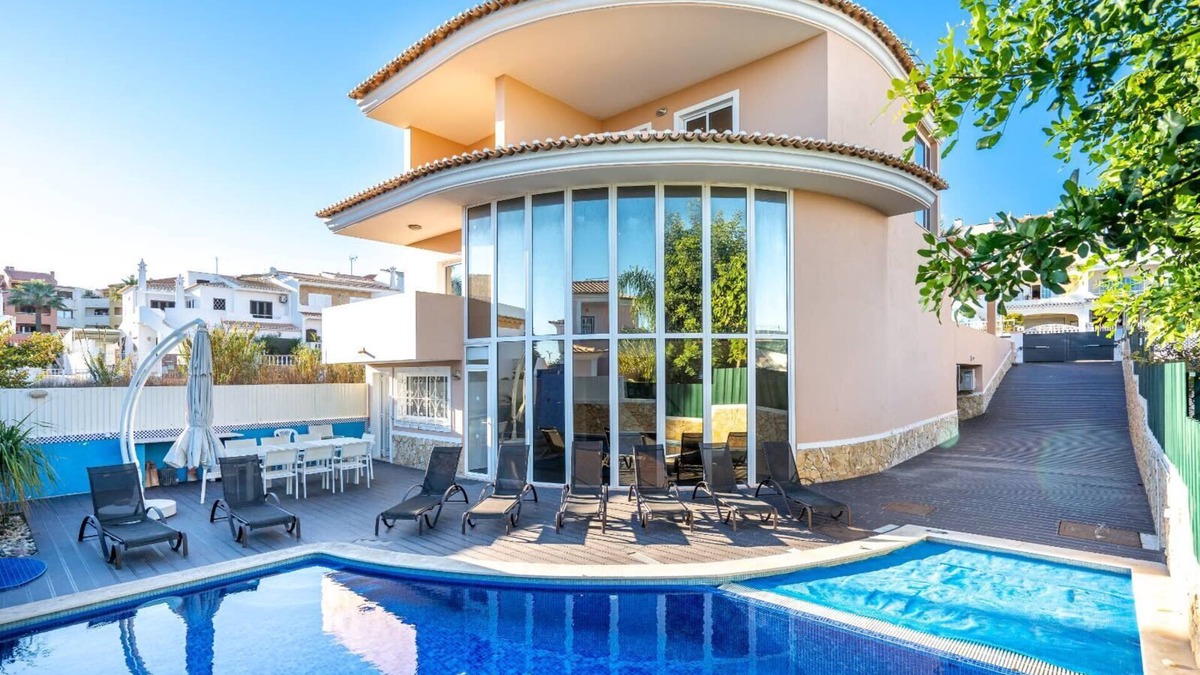 Correeira House | Wide luxurious villa with heated pool and jacuzzi