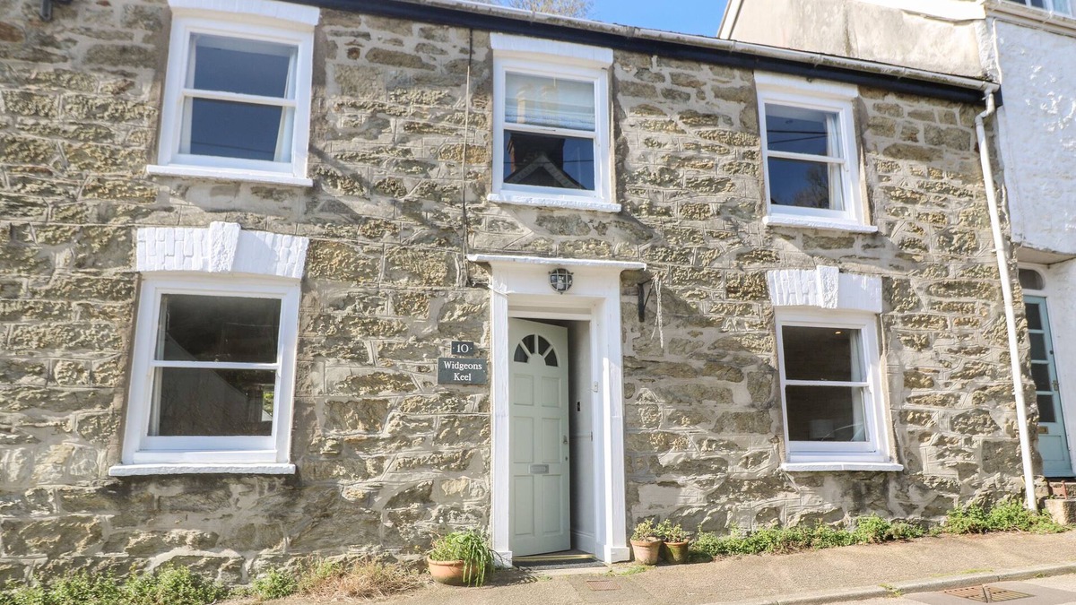 Flushing Cottage | WIDGEONS KEEL, pet friendly, character holiday cottage in Flushing