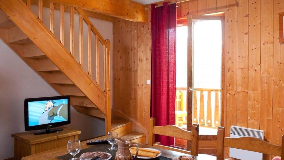 Saint-Sorlin-d'Arves Apartment | Wifi, 200m from ski slopes, fitness, swimming pool, terrace, balcony, parking, 35-40m²
