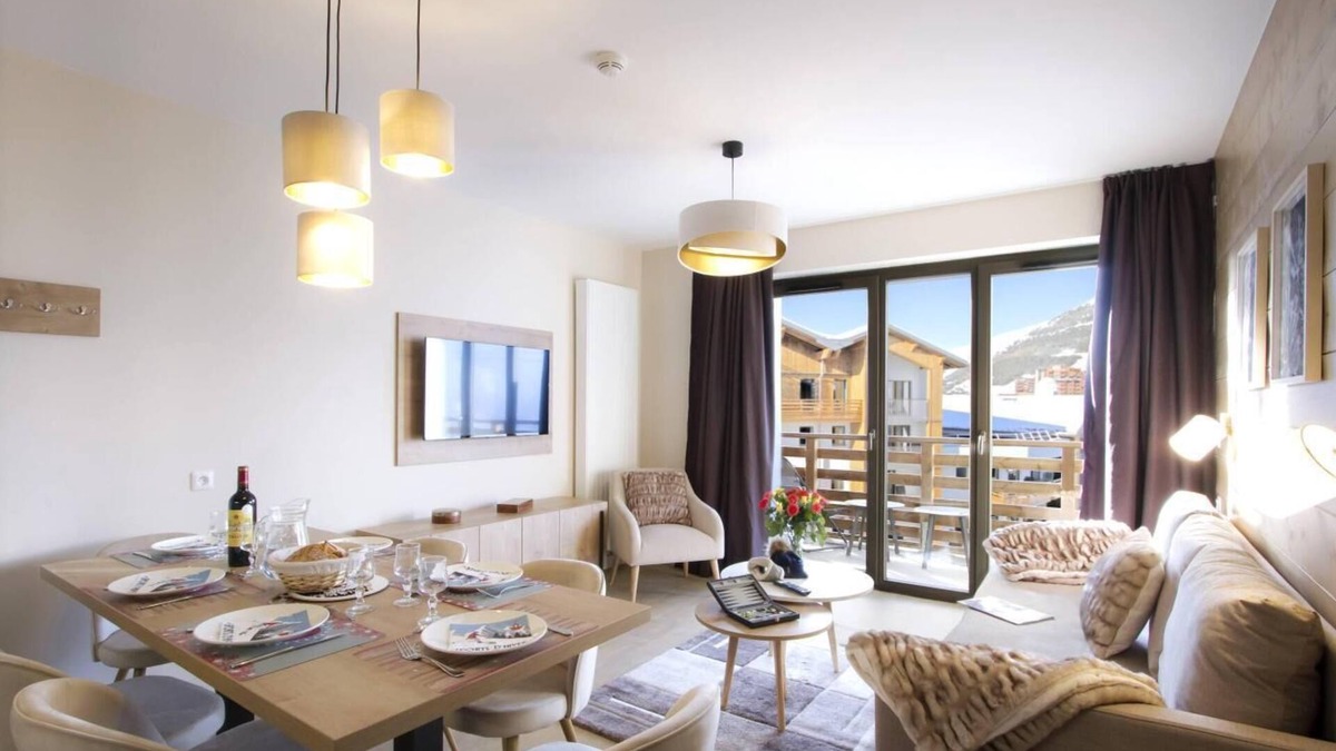 Eclose-Est Apartment | Wifi, 50m from ski slopes, fitness, sauna, hammam, balcony, tv, ski locker, 48m², Alpe d'Huez