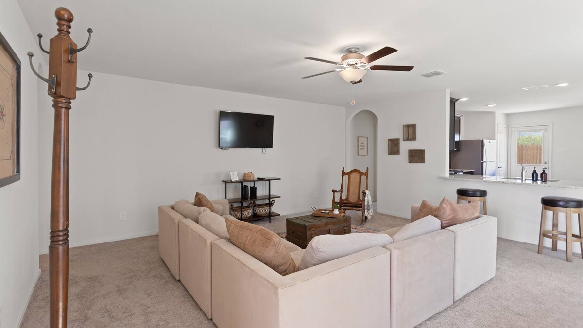 New Braunfels House | WiFi | Fire Pit | Trails | Weekly & Monthly Stay
