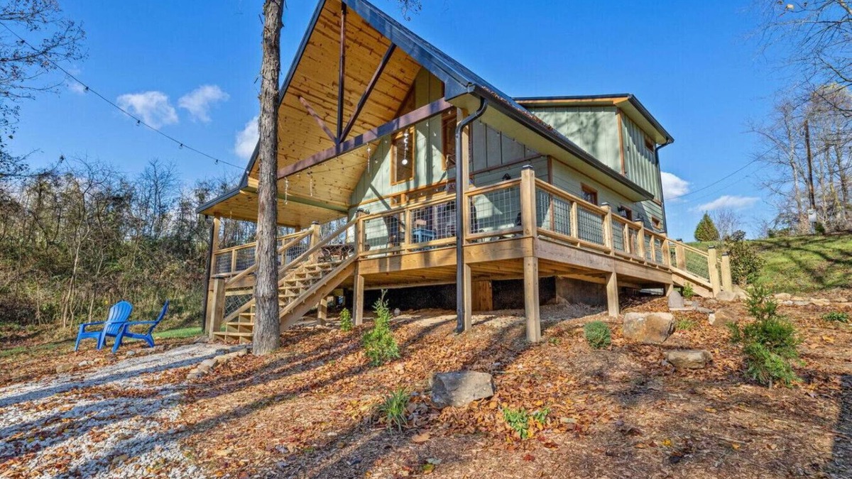 Rogers Apartment | WiFi, Hot Tub & Pets - EagleRock Retreat in RRG!