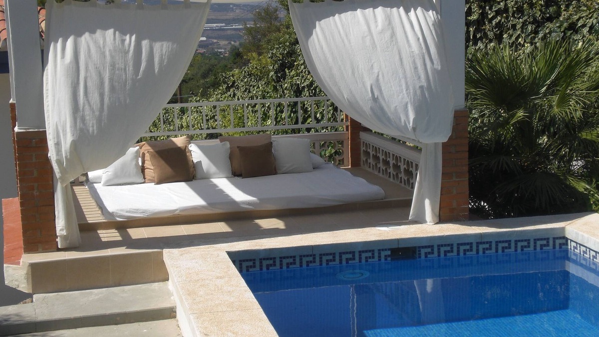 Pinos de Alhaurin Villa | WiFi, MOUNTAIN VIEWS, PRIVATE POOL, BADMINTON, FOOTBALL, TABLE TENNIS.