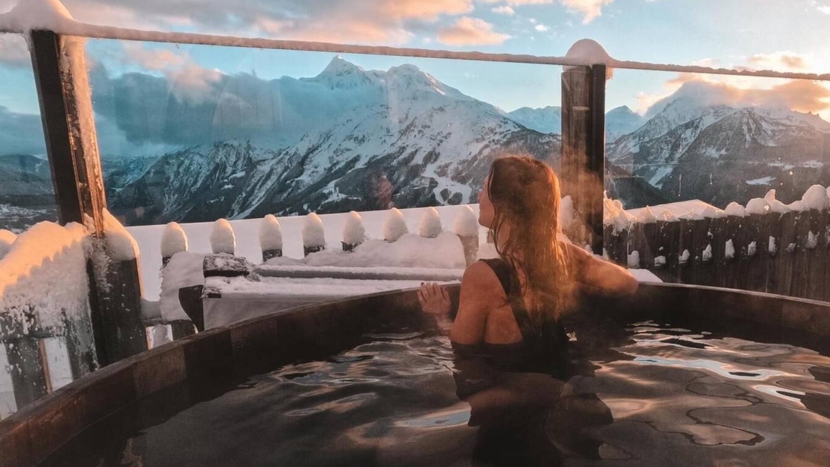 Les Eucherts Apartment | Wifi, ski-in/ski-out & foot of the slopes, swimming pool, sauna, hammam, balcony, tv, ski locker