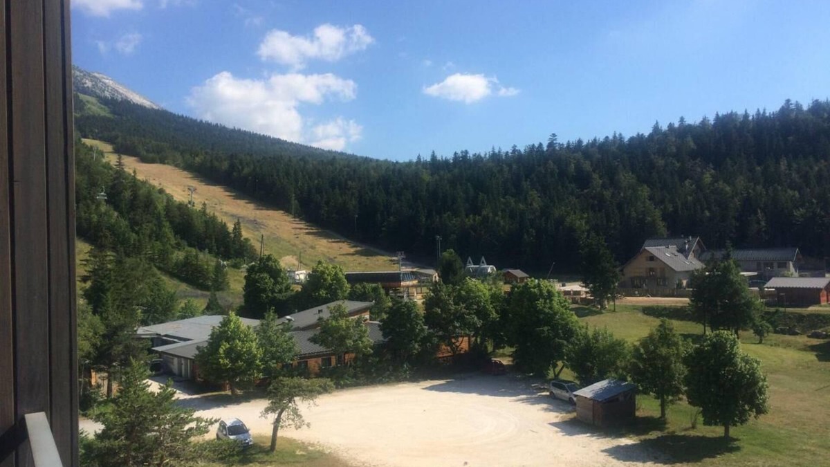 Correncon-en-Vercors Apartment | Wifi, ski-in/ski-out & foot of the slopes, 3rd floor, balcony, 41m², Villard de Lans