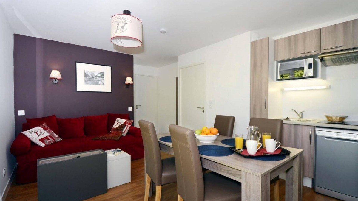 Auris Apartment | Wifi, ski-in/ski-out & foot of the slopes, fitness, swimming pool, terrace, balcony, tv, ski locker