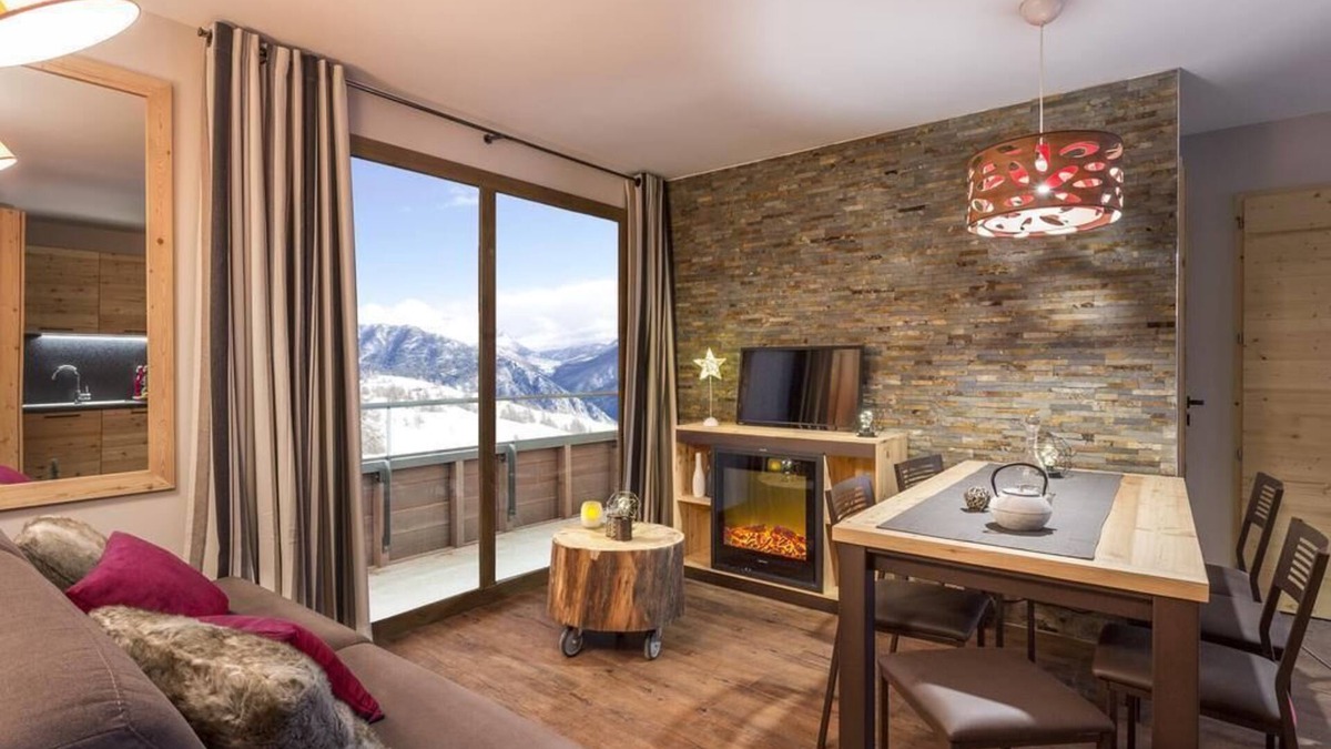 Les Boisses Apartment | Wifi, ski-in/ski-out & foot of the slopes, fitness, swimming pool, balcony, tv, ski locker, 40-47m²