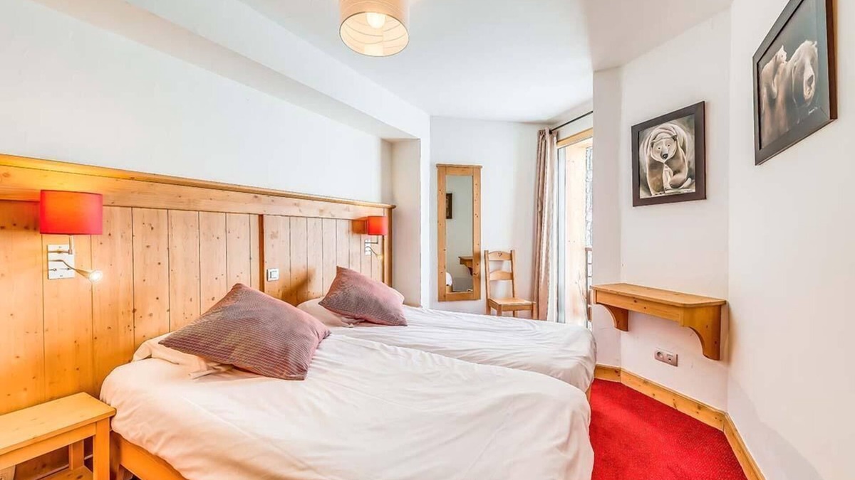 Les Almes Apartment | Wifi, ski-in/ski-out & foot of the slopes, 4th floor, balcony, tv, ski locker, 80m², Tignes