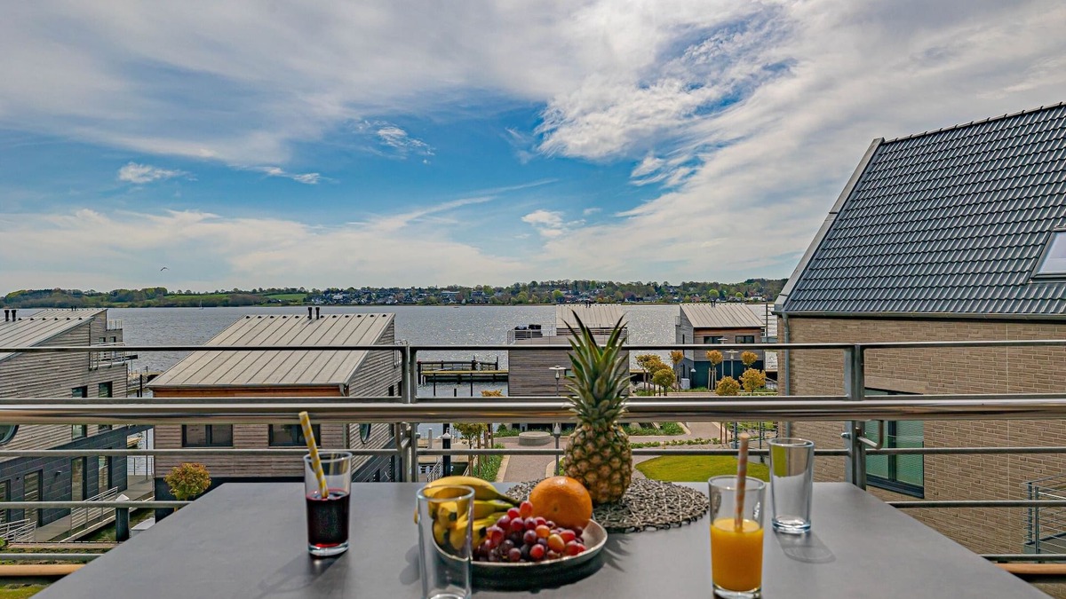 Schleswig Apartment | Wiking-koje 6 - Aufzug, 2. OG, Barrierearm, Balkon, Dusche, TV, Parkplatz