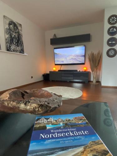 North Geestemund Apartment | WIKINGERBUDE by Nordmann's Hus - mit großem Balkon, Garage & XXL- Sofa für bis zu 4 Personen