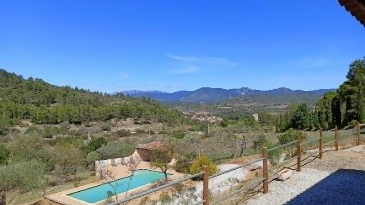 Cessenon-sur-Orb House | Wild and authentic villa