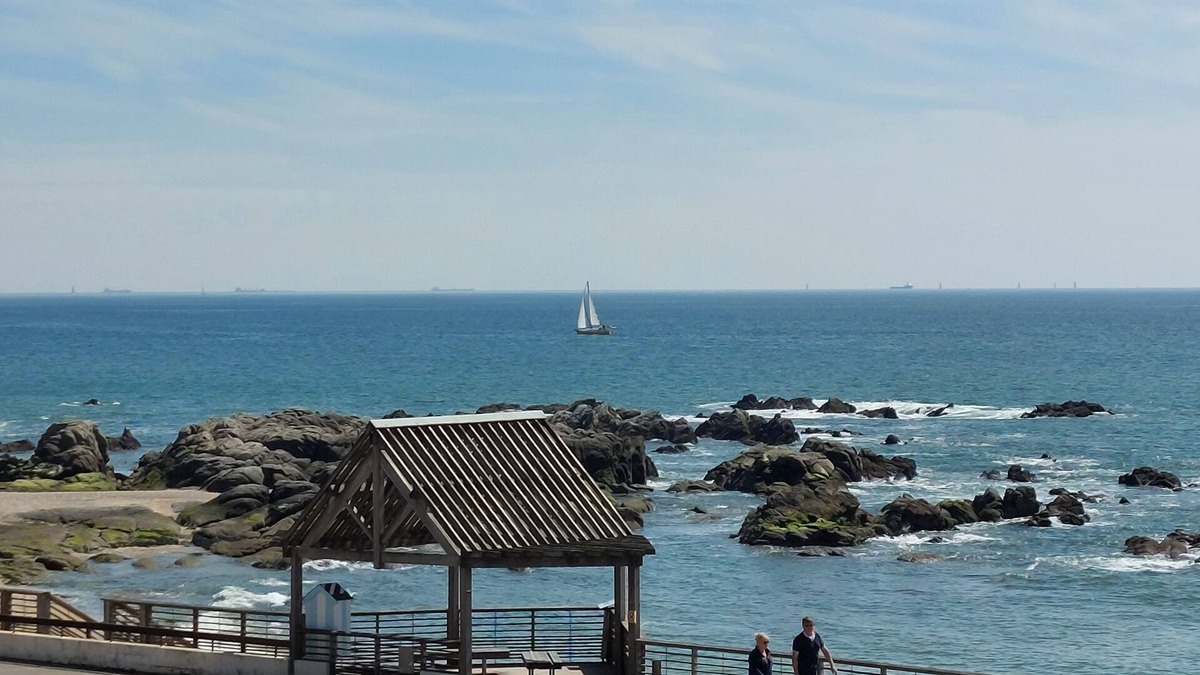 Le Croisic Apartment | Wild coastline, exceptional sea view, close to shops and TGV station
