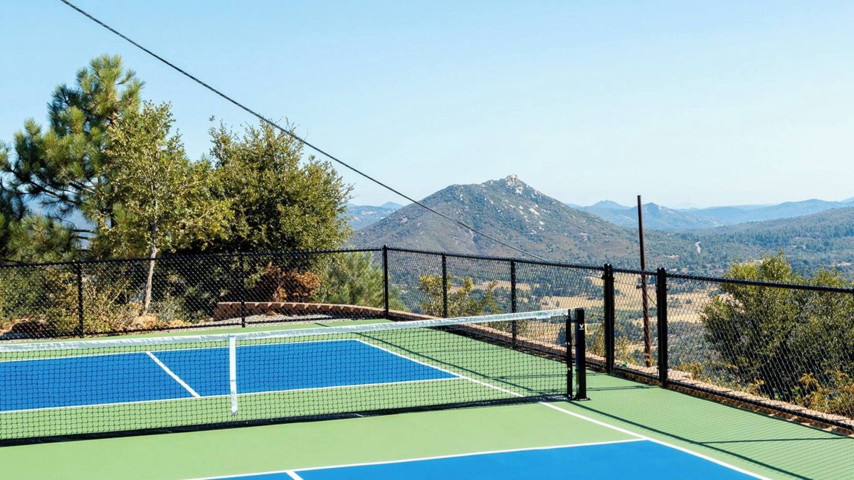 Julian House | Wild Moon Ranch — Mountain-Top Retreat with Panoramic Lake Views, Pickleball & Cedar Hot Tub