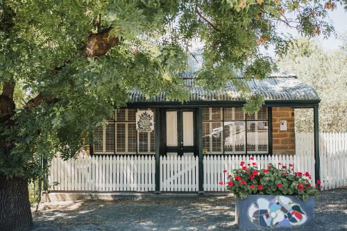 Upper Wakefield Bed & Breakfast | Wild Olive Cottage Clare Valley
