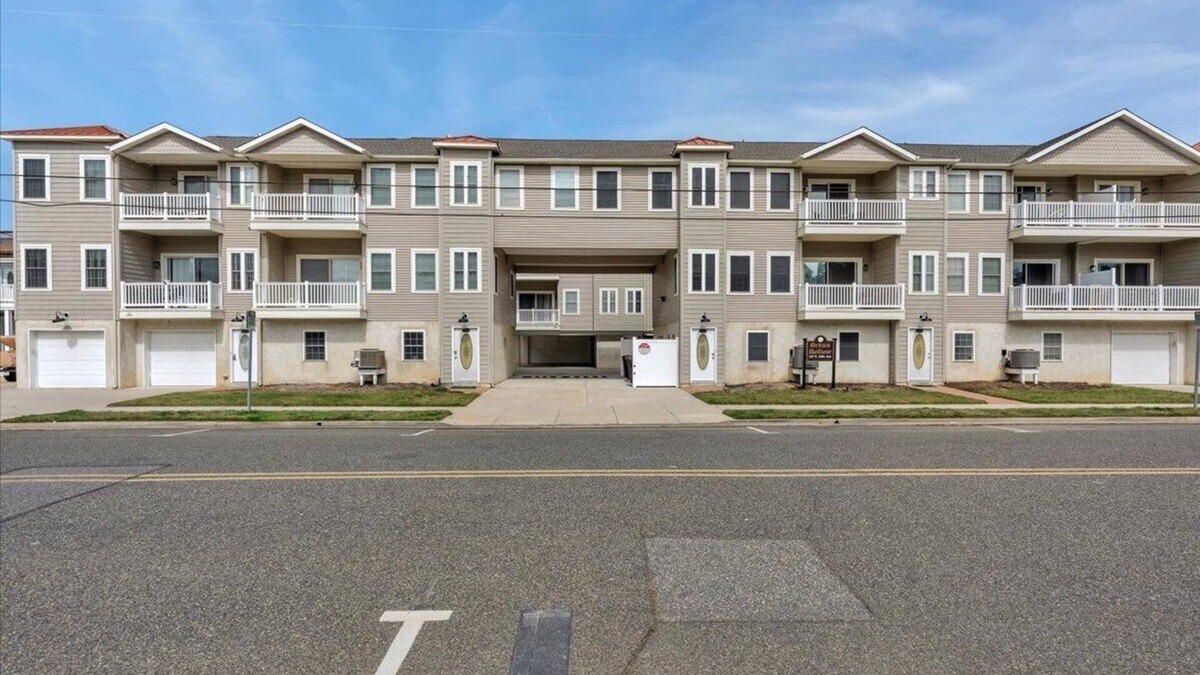 Cape May - Wildwood Condo | Wild Pearl - 3br/2ba - Parking - HEATED POOL, North Wildwood, NJ