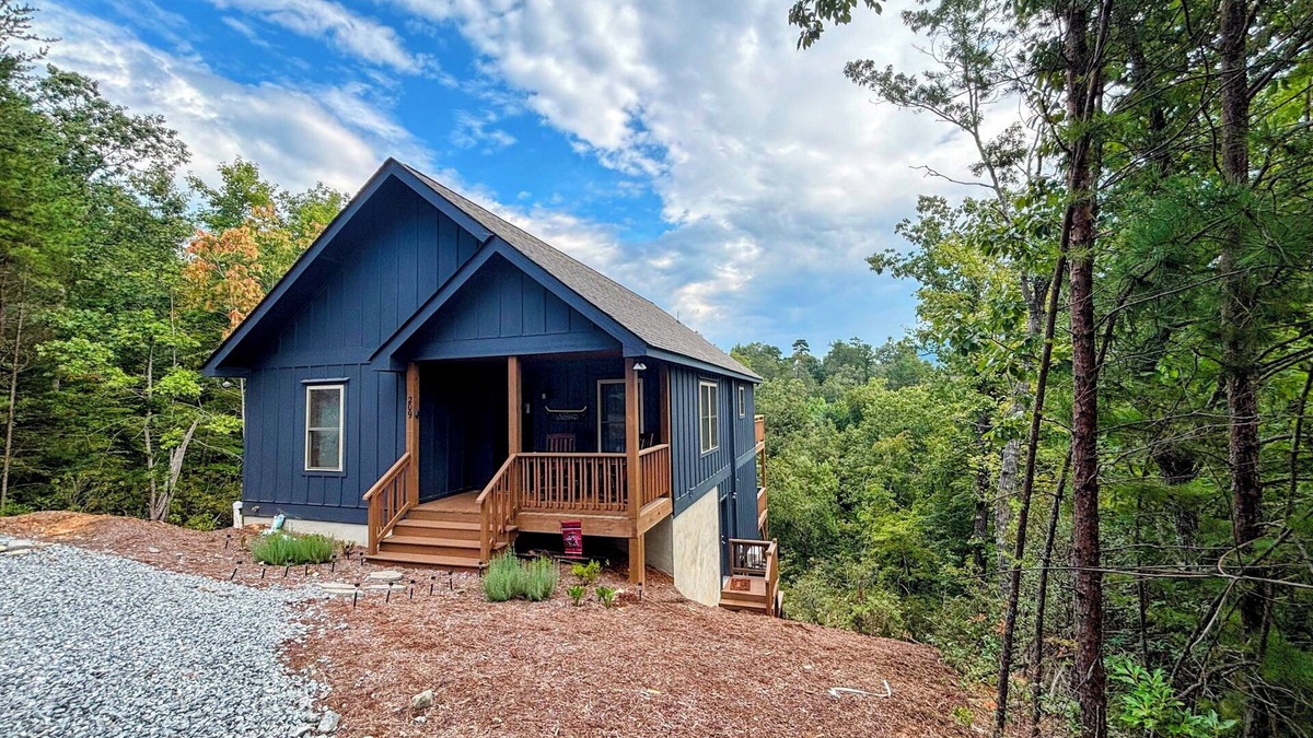Lake Lure House | Wild Rose Cottage with Full Access to Rumbling Bald Amenities in Lake Lure!