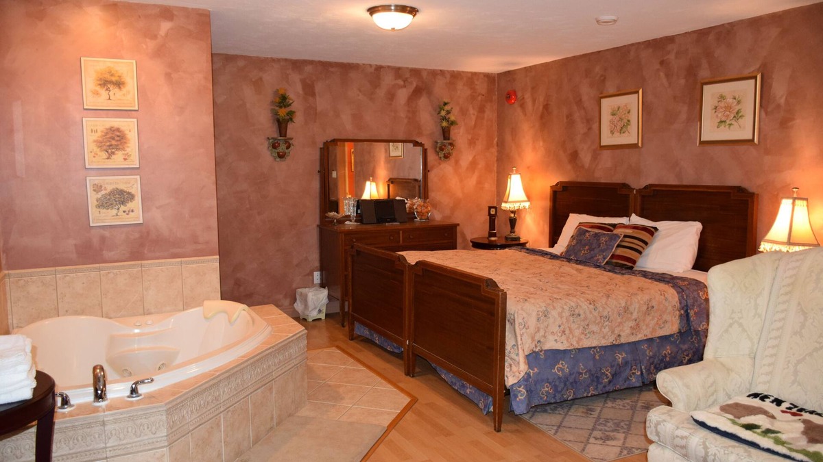 Lakeville Hotel | Wild Rose Inn