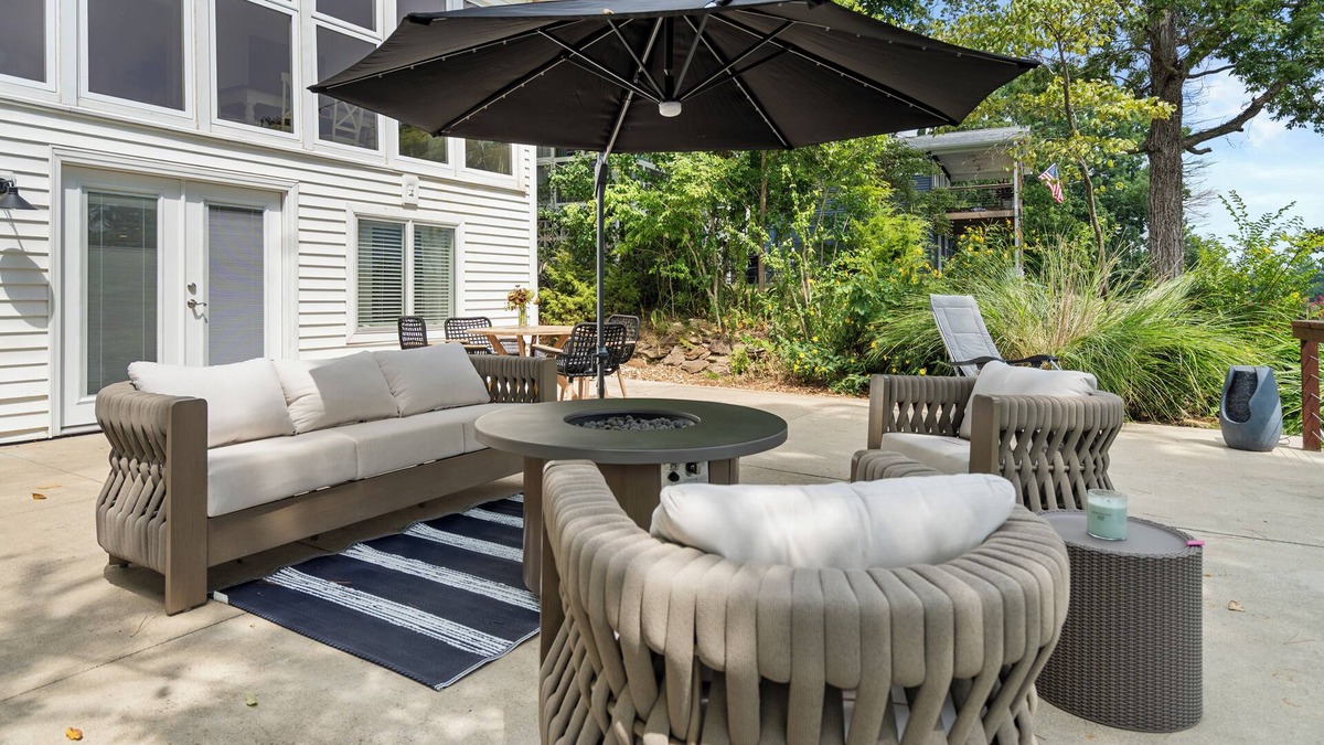 Marion House | Wild Sun Retreat- Waterfront, firepit, Kayak, lily pad, pet friendly with fee