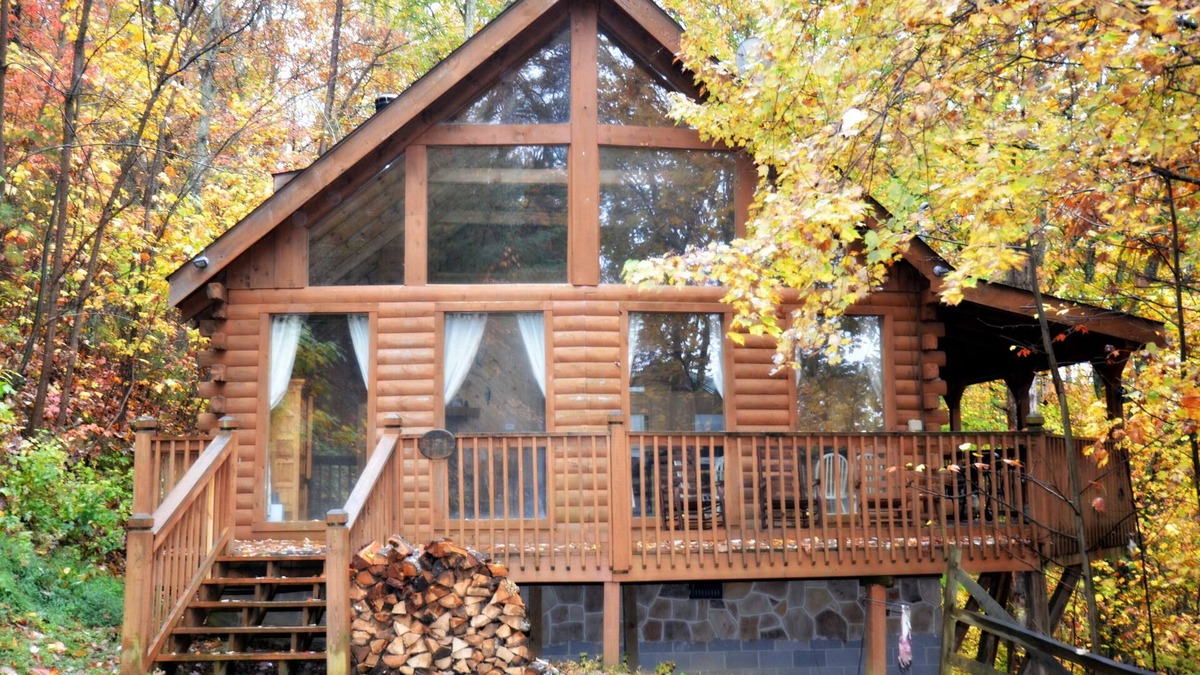 Gatlinburg - Pigeon Forge Cabin | Wild Turkey 1 Bedroom 2 Bath Nestled in The Smokies 6-24 hour security