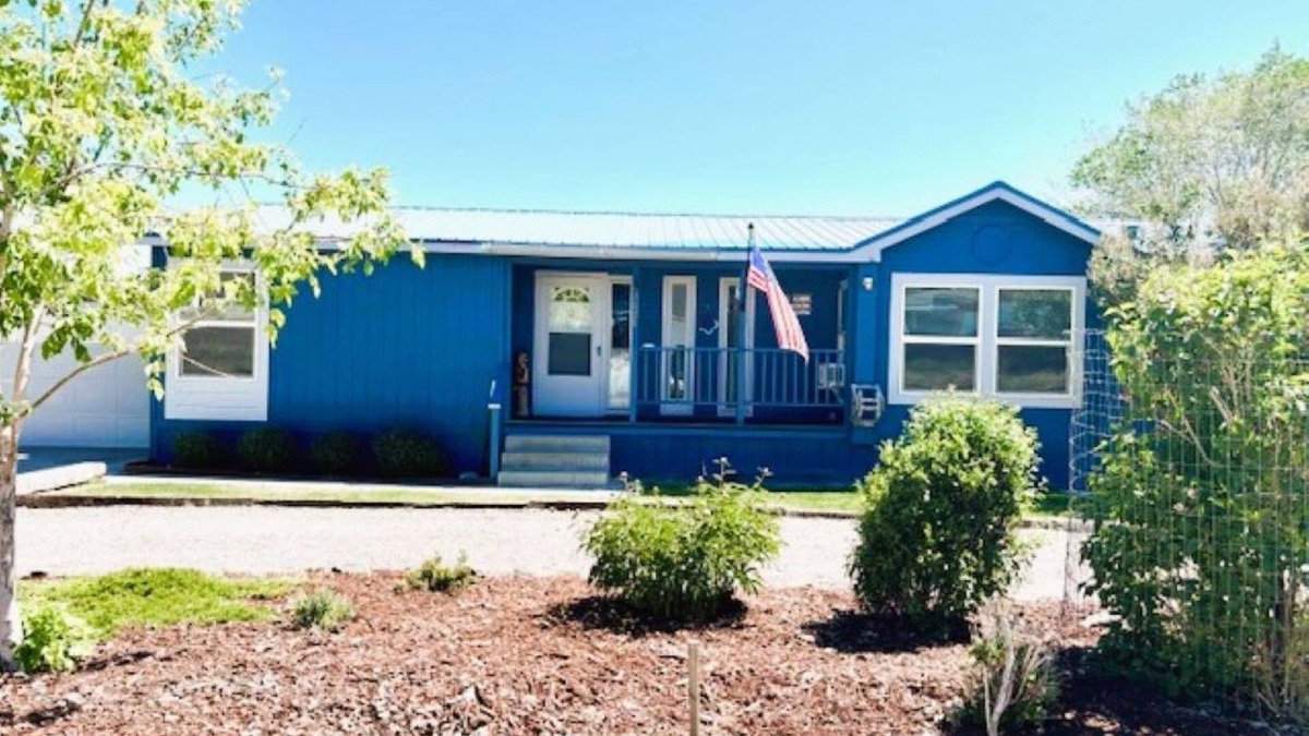Challis House | Wild West Hideaway a 3-bedroom house in charming Challis with WiFi, AC. Book now